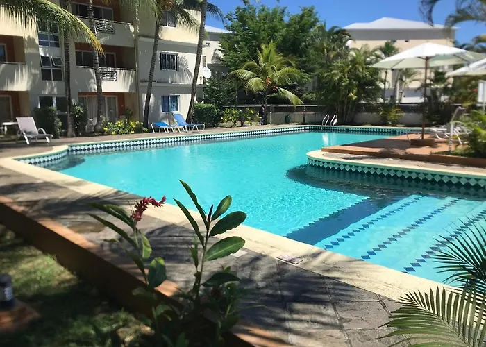 Beautiful Appartement With Large Pool Near The Beach