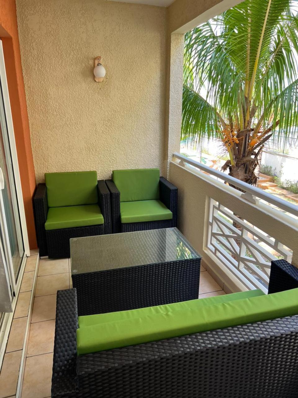 Beautiful With Large Pool Near The * Flic en Flac